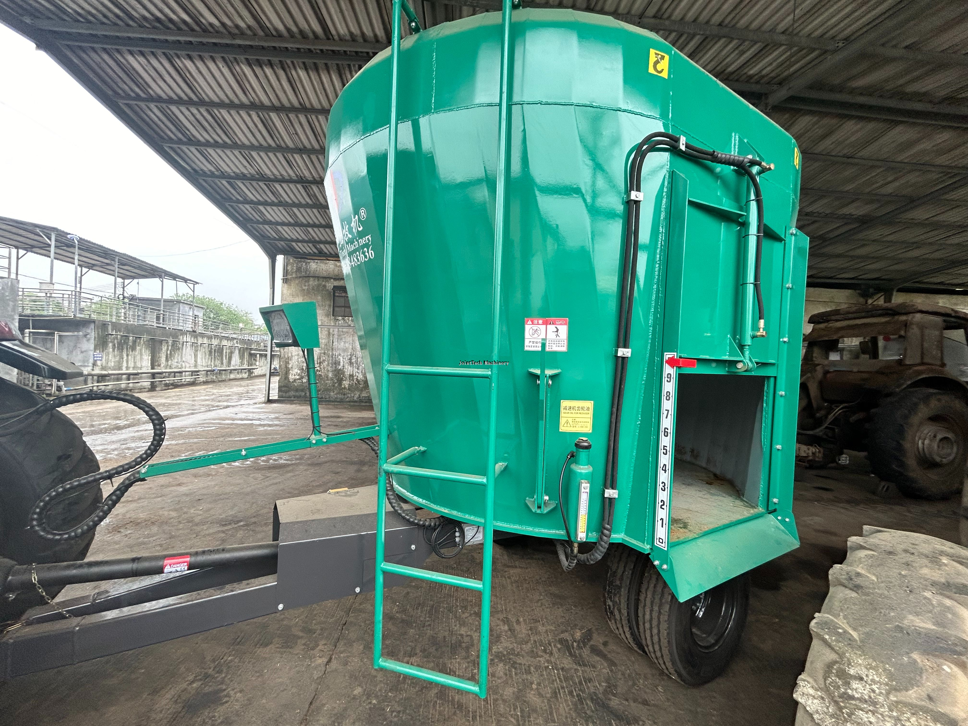 Mezclador TMR de sinf&iacute;n &uacute;nico remolcado por tractor de 7-9 m&sup3;