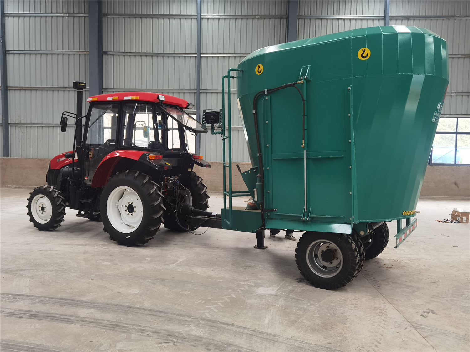Mezclador TMR de sinf&iacute;n &uacute;nico remolcado por tractor de 7-9 m&sup3;