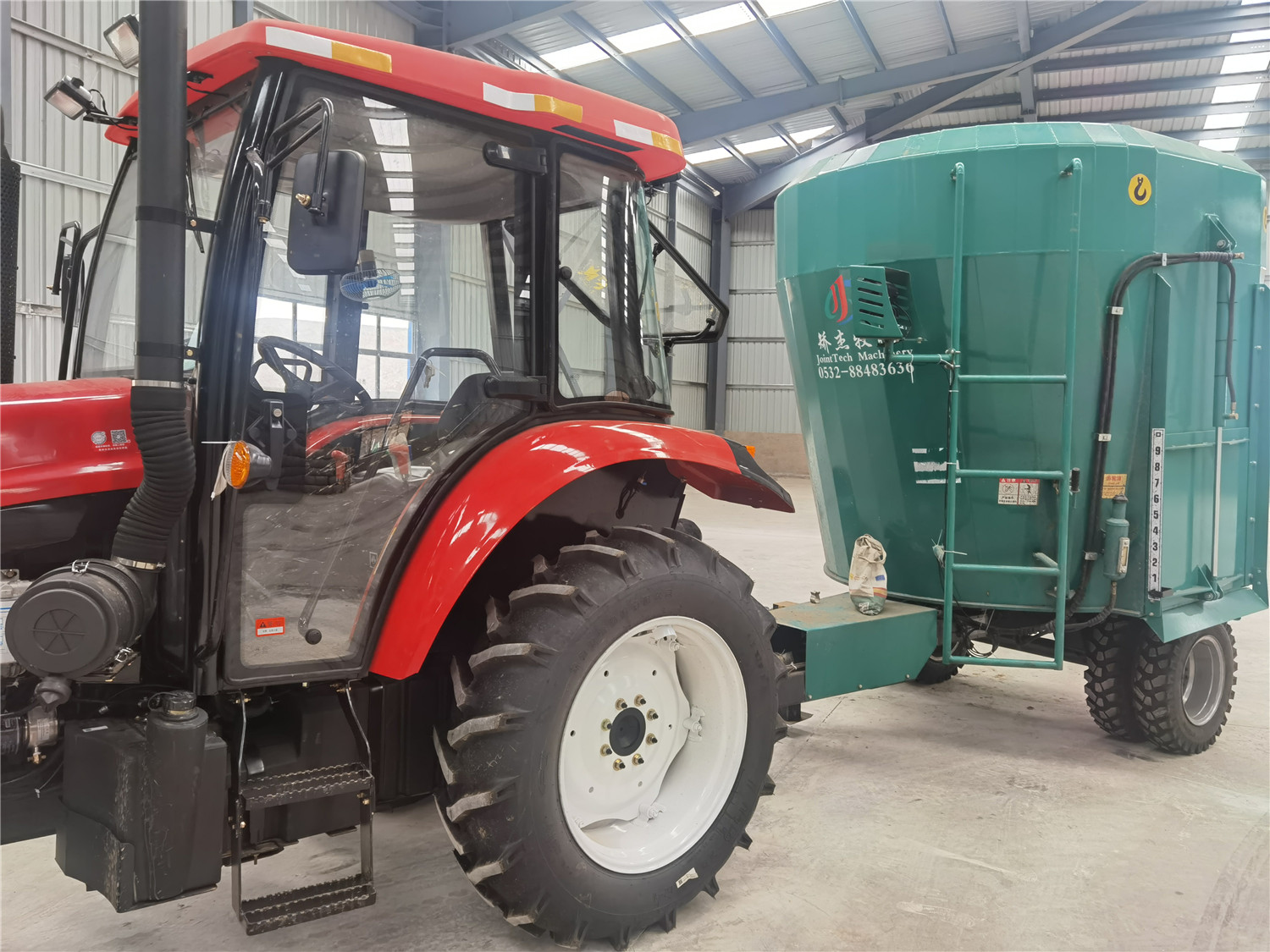 Mezclador TMR de sinf&iacute;n &uacute;nico remolcado por tractor de 7-9 m&sup3;